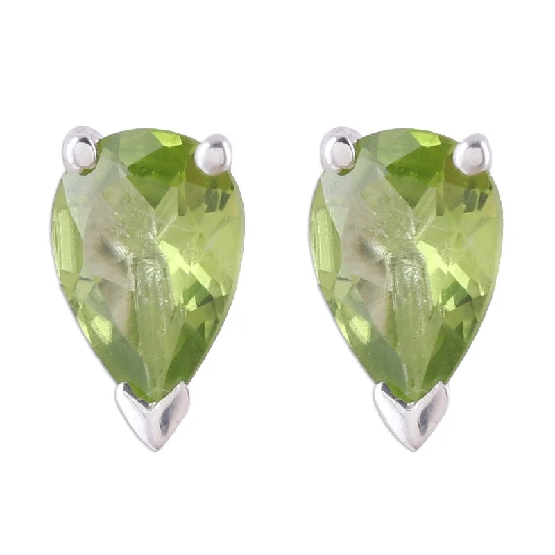 NOVICA Verdant Gleam, Peridot stud earrings - 0.4*0.3