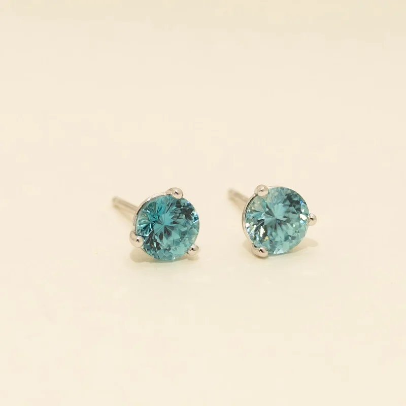 Round Zircon Stud Earrings in 14kt White Gold