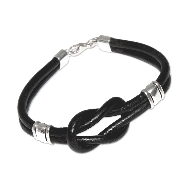 Handmade Twin Knots Sterling Silver Black Leather Bracelet (Peru)