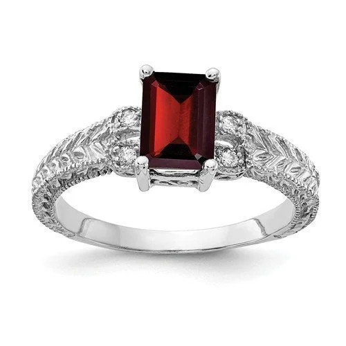 14KT WHITE GOLD 1.25 CT GARNET & DIAMOND RING