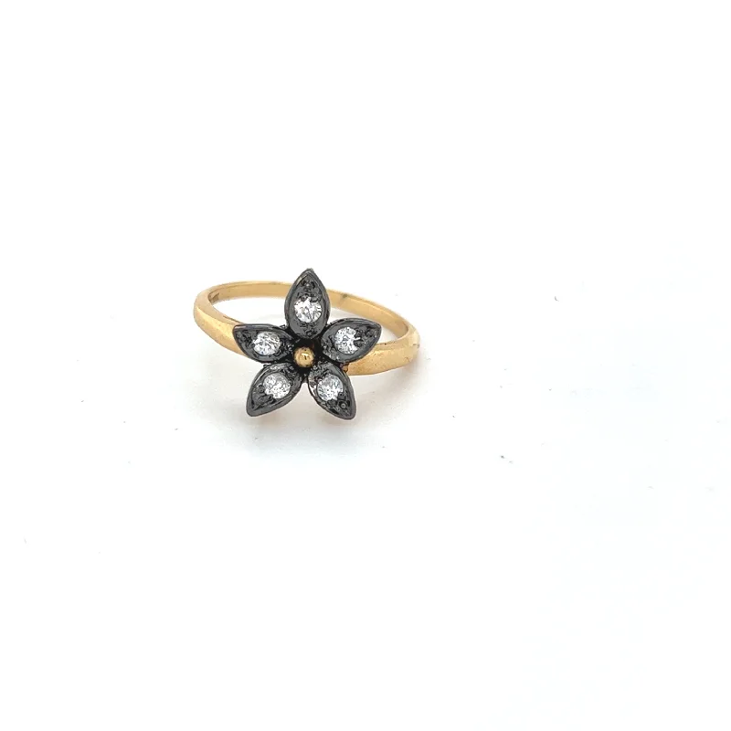 18kt Green Gold Green 5 Pedal Flower Cocktail Ring