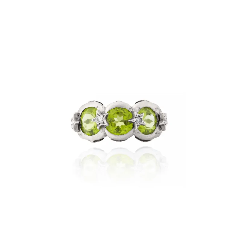 18kt White Gold Peridot Ring