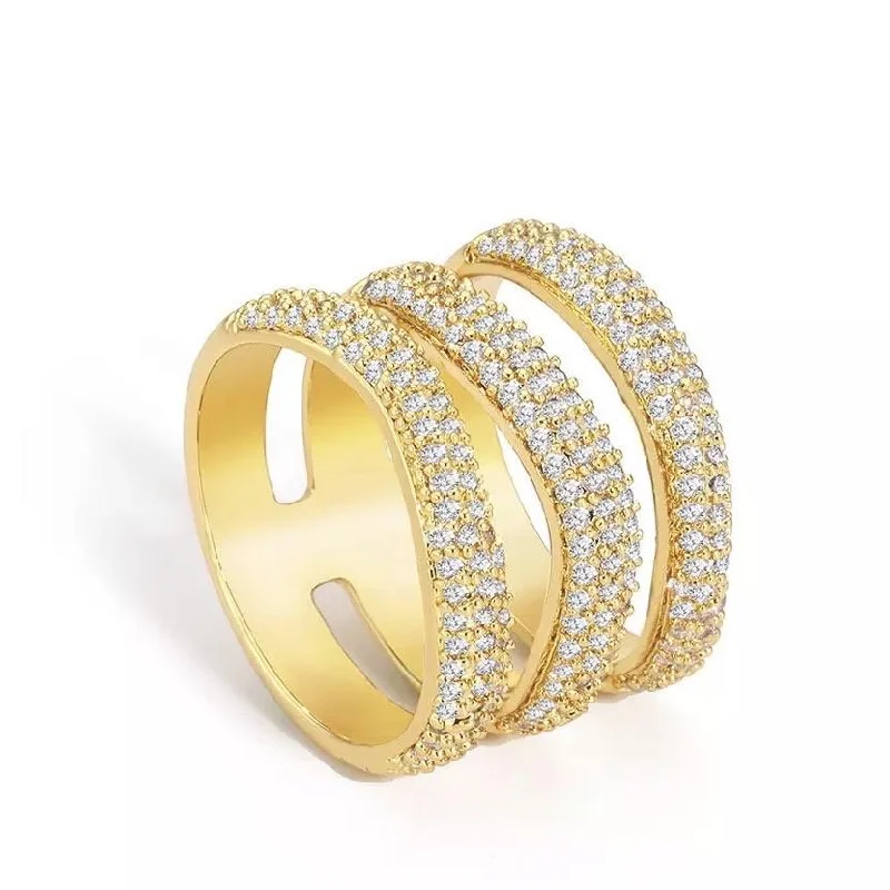 Elle Pave Ring