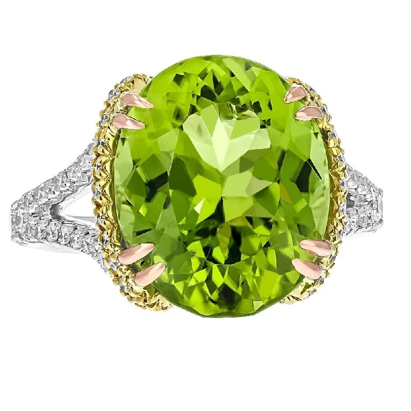 JULEVE 18KT GOLD 8.18 CT GRENN PERIDOT & 0.70 CTW DIAMOND RING